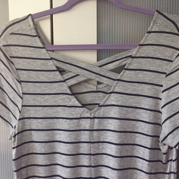 Grey top with cross cross back - Picture 2 of 2